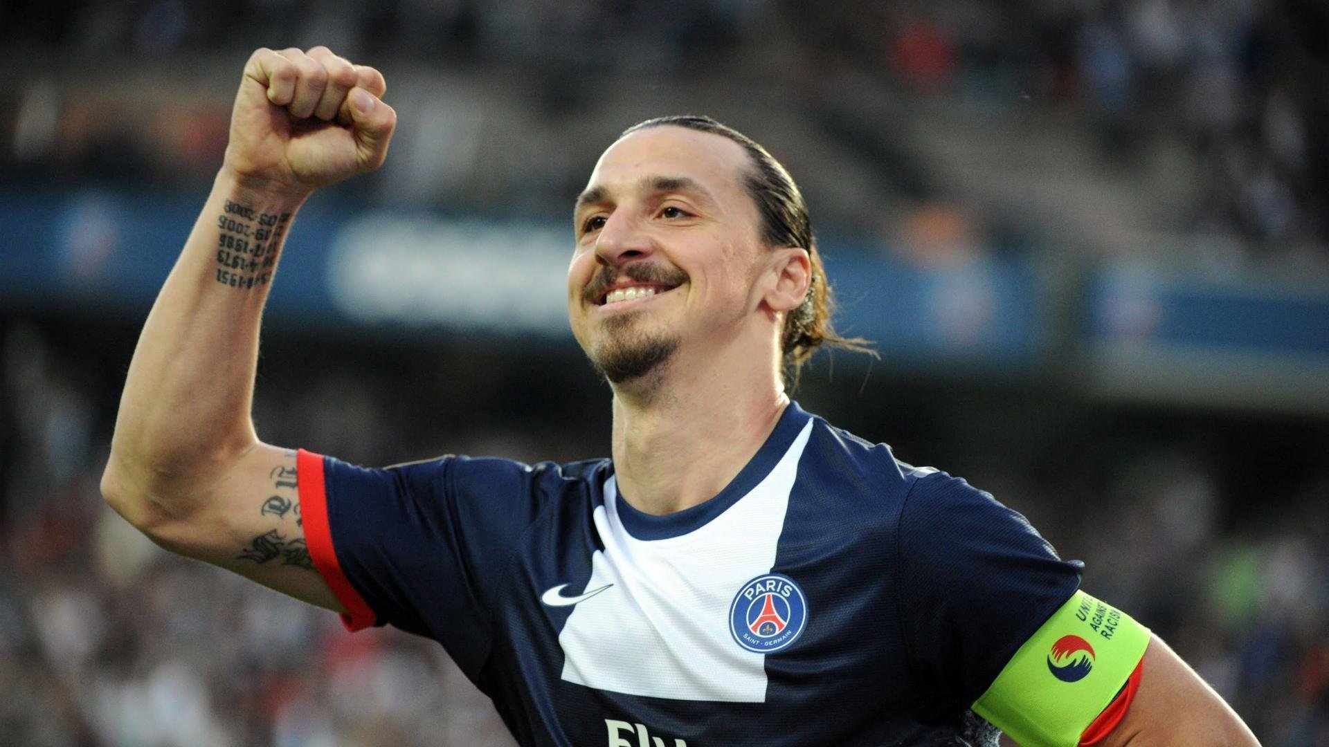 拜仁连续逼抢打乱对手出球节奏，拜仁进攻战术